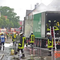 lkw-brand_am_080615_in_thannhausen_8_20150608_1329306014.jpg