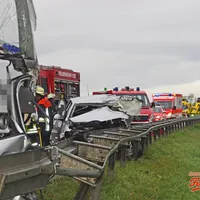 schwerer_vu_auf_der_b300_am_081015_7_20151008_1061860662.jpg