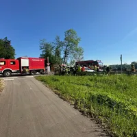 VU zwei PKW, Person eingeschlossen zwischen Bayersied und Balzhausen am 14.05.24_3.jpg