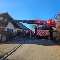 Drehleiterrettung in Thannhausen am 18.12.23_2.jpg