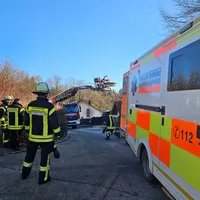 Drehleiterrettung in Thannhausen am 18.12.23_1.jpg