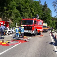 VU zwei PKW, Person eingeschlossen zwischen Bayersied und Balzhausen am 14.05.24_7.jpg