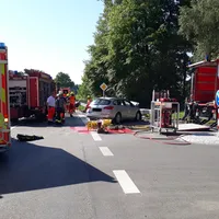 VU zwei PKW, Person eingeschlossen zwischen Bayersied und Balzhausen am 14.05.24_8.jpg